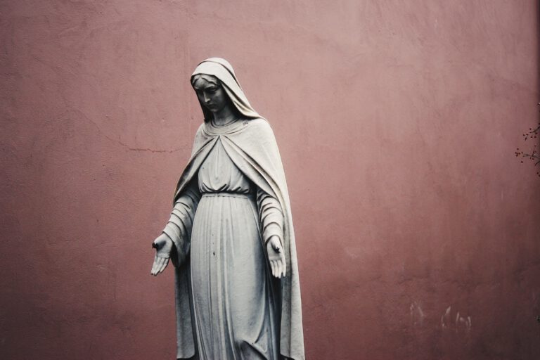 Mrągowo: profanacja figury Matki Bożej